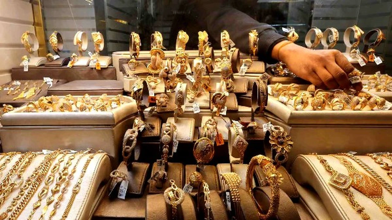 تراجع أسعار الذهب عالمياً يثير تساؤلات حول استمرار رحلة هبوط المعدن الأصفر